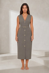 Robe noire col V ceinturée