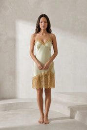 Robe nuisette verte à dentelle | Lounelle Paris