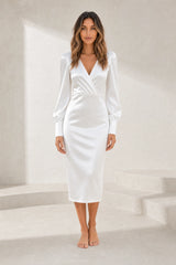 Robe satinée à col V
